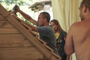Solidarity team building: building a playhouse for children